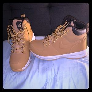 Nike winter boots